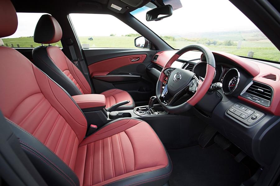 Интерьер SsangYong Tivoli XLV 2016 года  (UK) (фото 21 из 23)